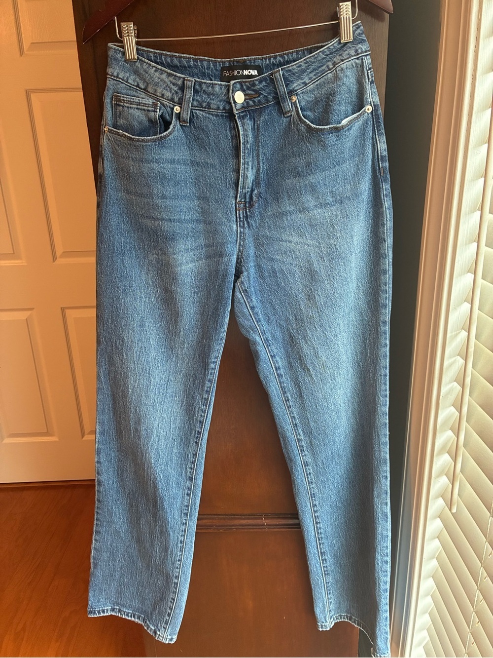 Fashion Nova Relaxed Straight Leg Jeans | Light Wash | Size 7 - Picture 2 of 6